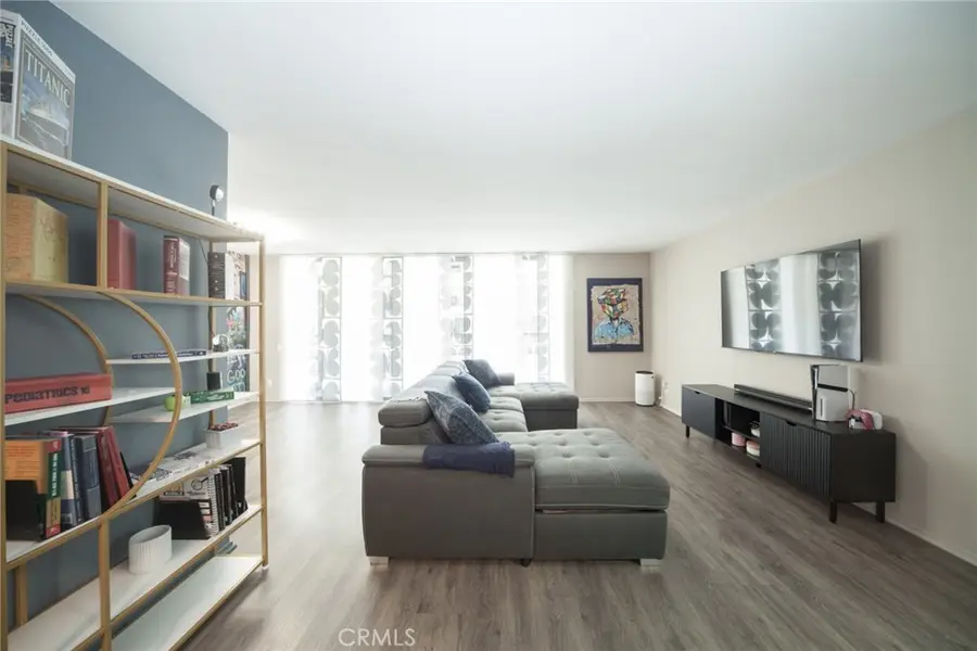 7260 Hillside Avenue #207, Los Angeles, CA 90046 - #2