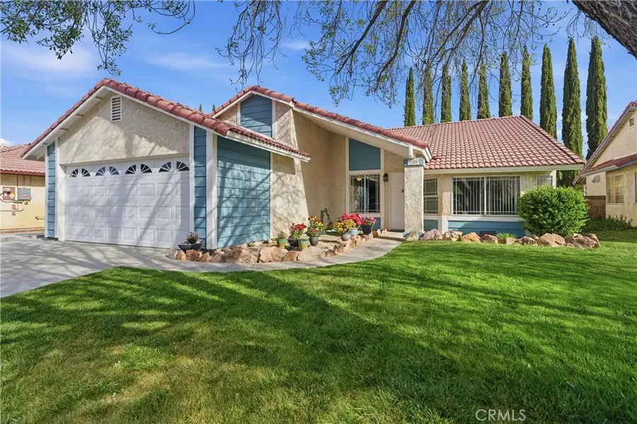3329 W Avenue J3, Lancaster, CA 93536 - #2