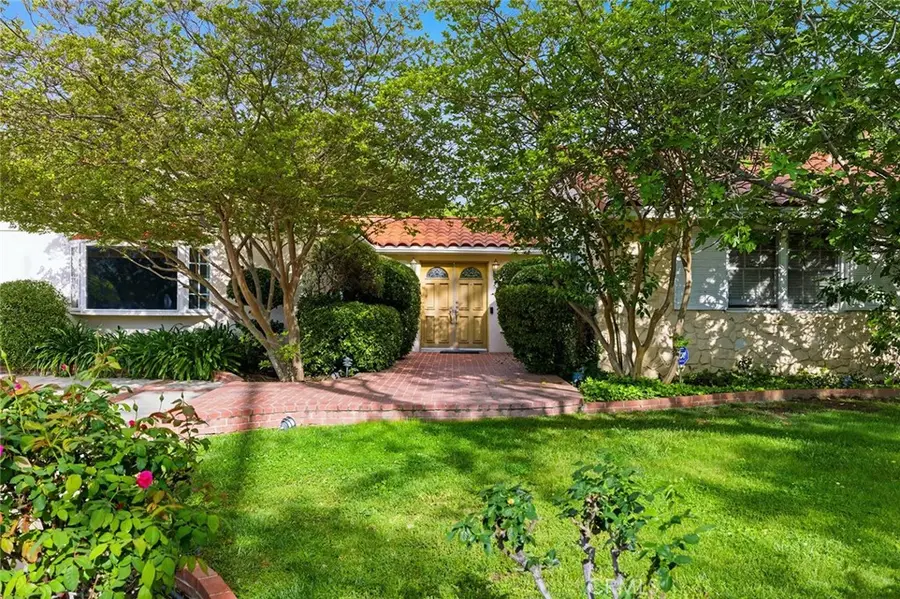 5220 Collier Place, Woodland Hills, CA 91364 - #2