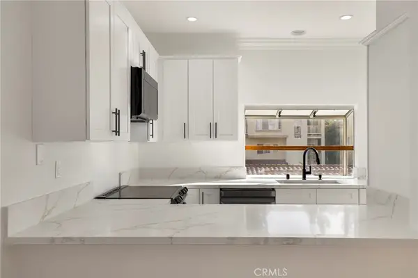 5799 Freebird Lane #102, Oak Park, CA 91377