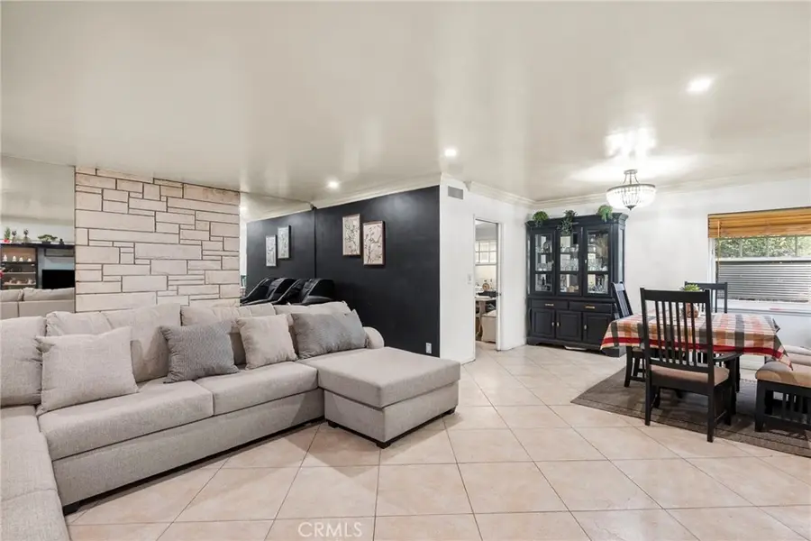 9253 Hayvenhurst Avenue, North Hills, CA 91343 - #3