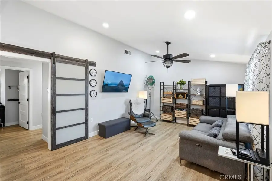 19237 Avenue Of The Oaks #B, Newhall, CA 91321 - #2