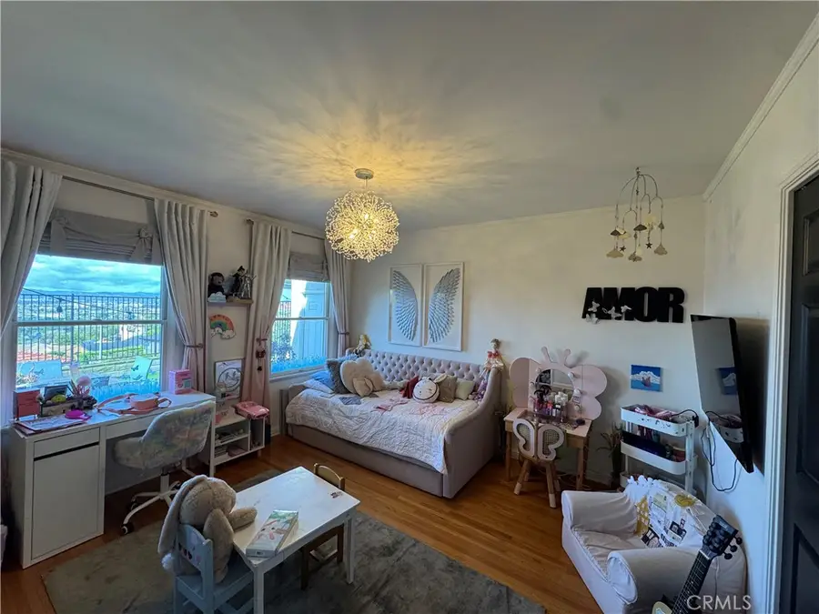 924 Irving Drive, Burbank, CA 91504 - #2