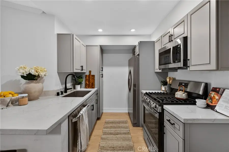 5550 Owensmouth #123, Woodland Hills, CA 91367 - #3