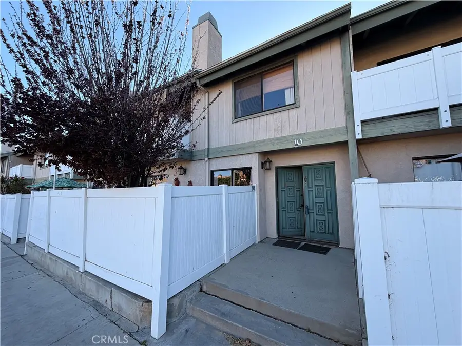 8341 De Soto #10, Canoga Park, CA 91304 - #2