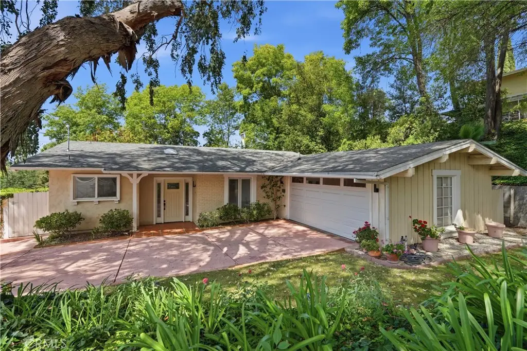 4820 Dunman, Woodland Hills, CA 91364 - #1