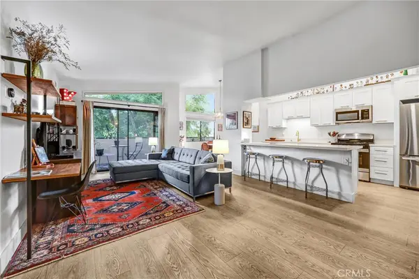 5805 Whitsett Avenue #201, Valley Village, CA 91607