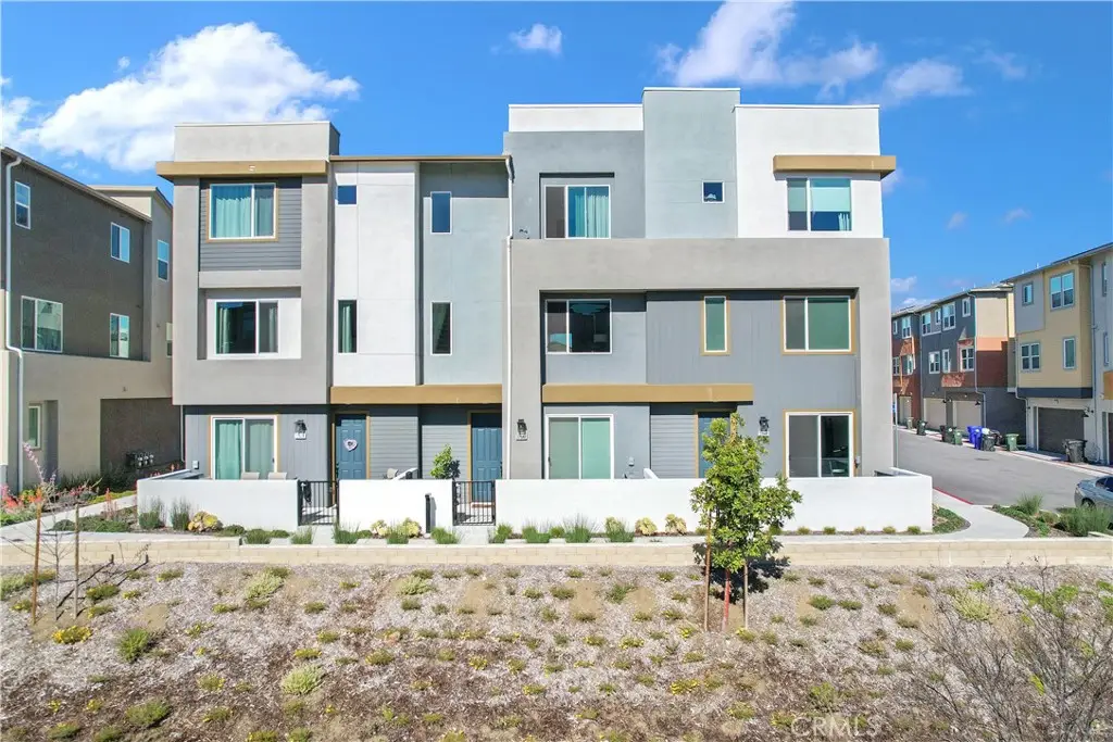 27582 Manzanita, Valencia, CA 91381 - #1