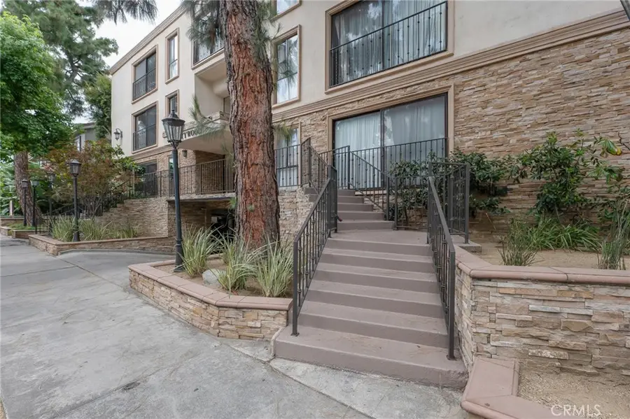 15344 Weddington Street #102, Sherman Oaks, CA 91411 - #3