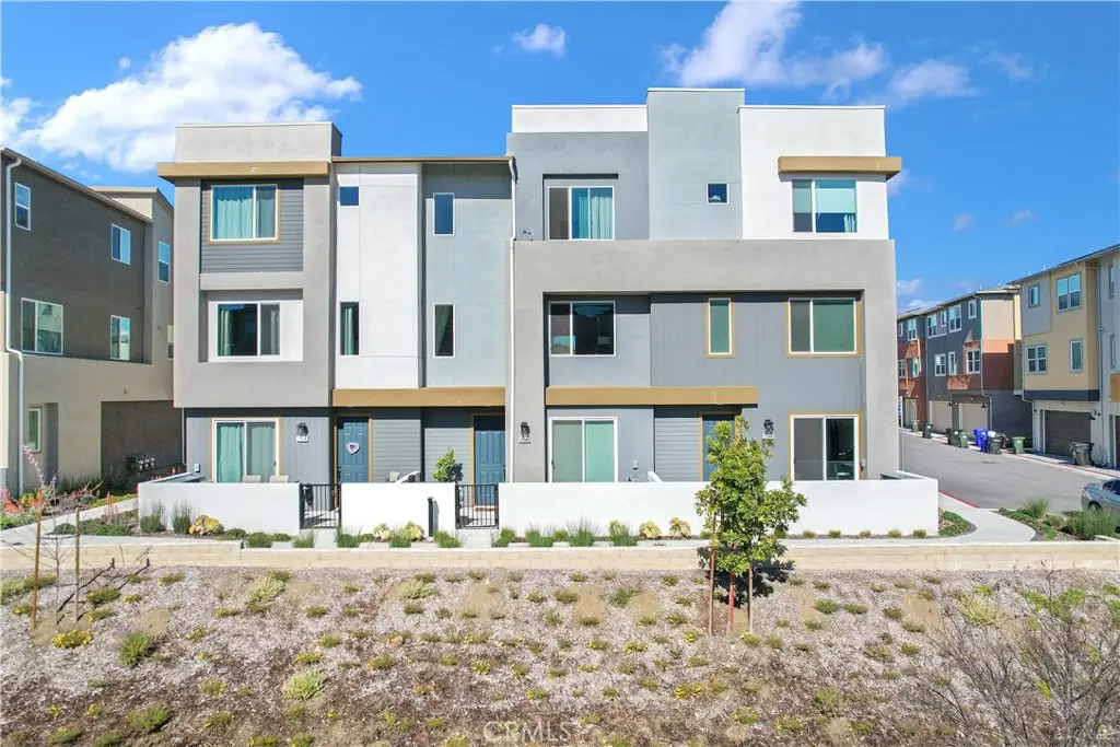 27582 Manzanita, Valencia, CA 91381 - #1