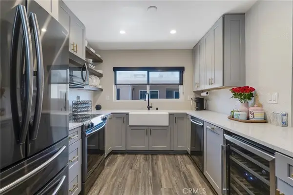 5232 Corteen Pl #17, Valley Village, CA 91607