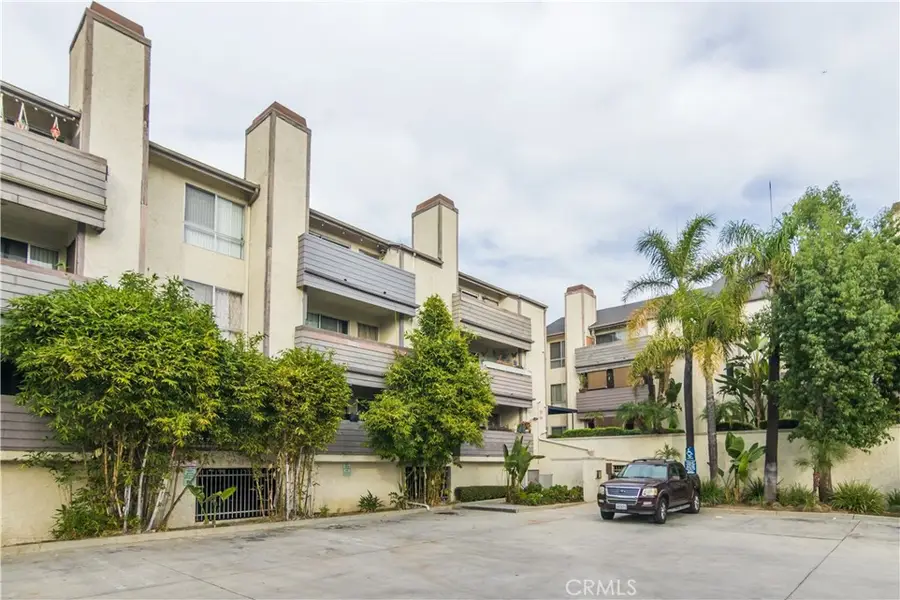 20253 Keswick Street #318, Winnetka, CA 91306 - #2