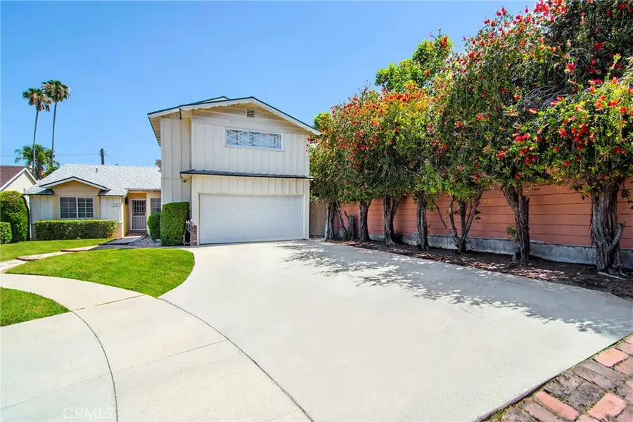 5300 Garden Grove Avenue, Tarzana, CA 91356 - #2