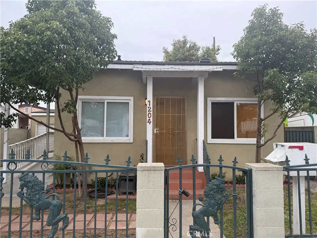 1204 E Smith, Long Beach, CA 90806 - #1