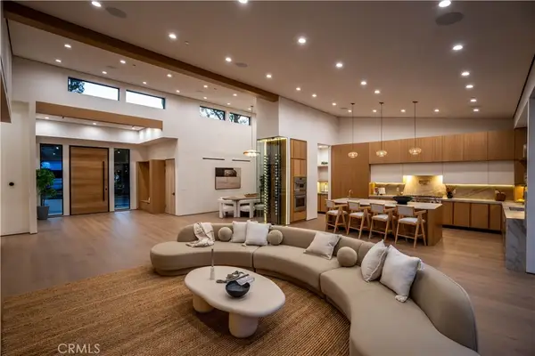 Av Rawlings, Woodland Hills, CA 91367