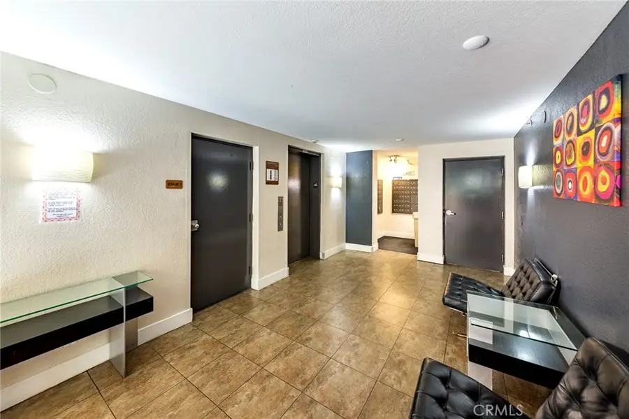 5550 Owensmouth Avenue #120, Woodland Hills, CA 91367 - #2