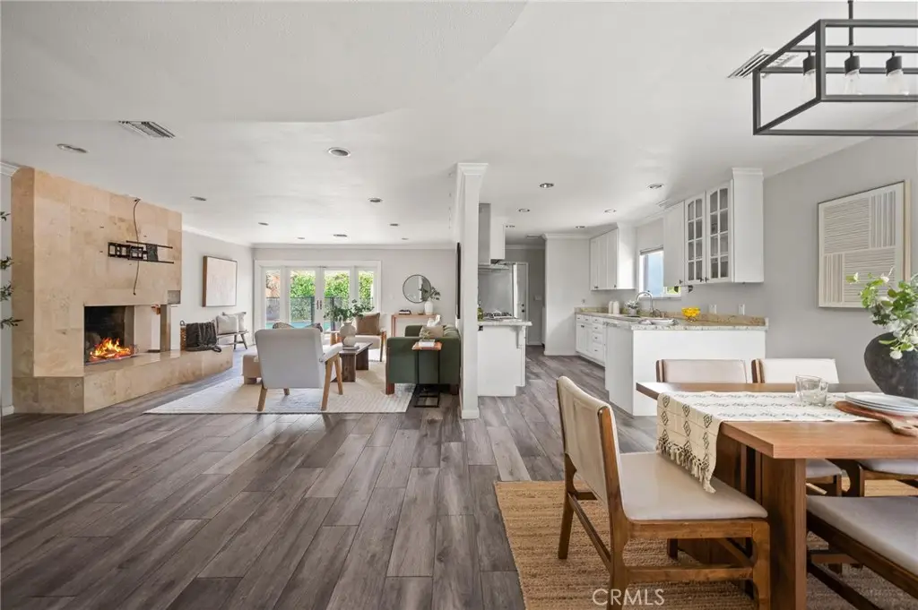 7027 Gloria Avenue, Lake Balboa, CA 91406 - #1