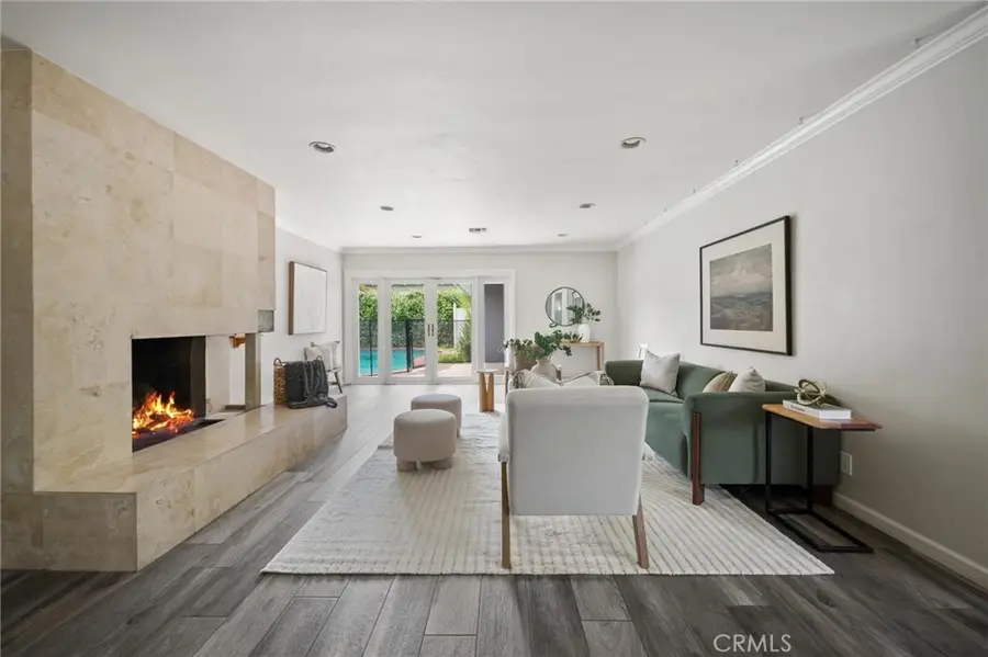 7027 Gloria Avenue, Lake Balboa, CA 91406 - #2