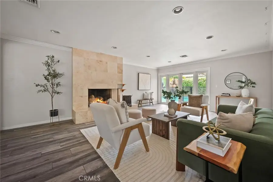 7027 Gloria Avenue, Lake Balboa, CA 91406 - #3