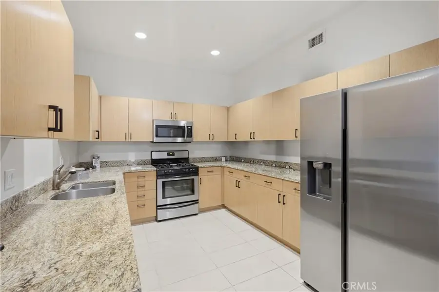 917 S New Hampshire #301, Los Angeles, CA 90006 - #3