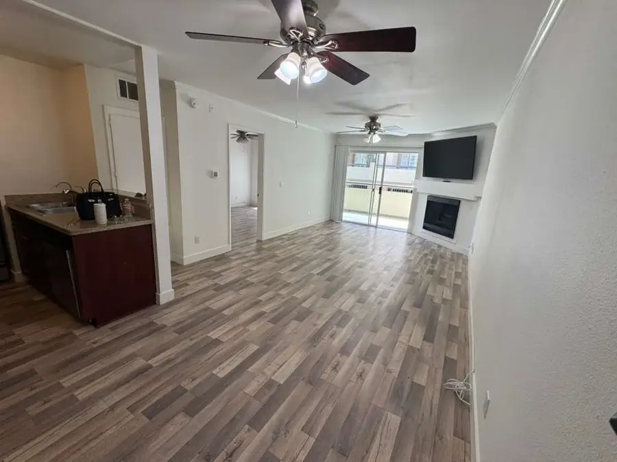 5550 Owensmouth #121, Woodland Hills, CA 91367 - #3