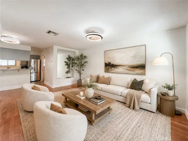 22131 N Oxnard Street #A, Woodland Hills, CA 91367