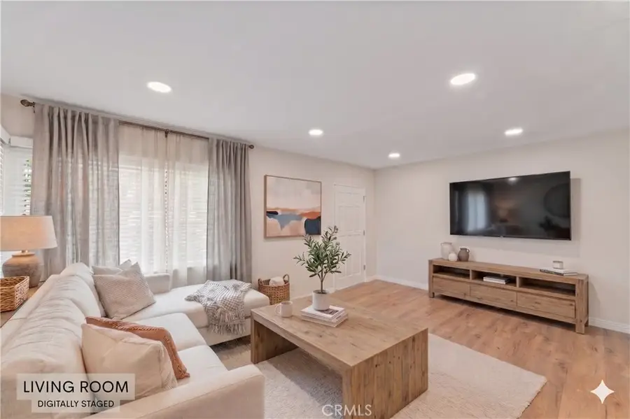 17008 Hartland St, Lake Balboa, CA 91406 - #3