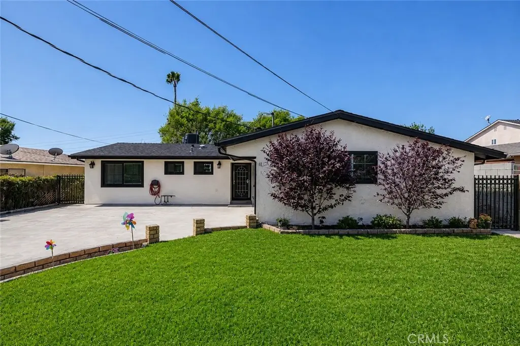 11625 Gladstone Avenue, Sylmar, CA 91342 - #1