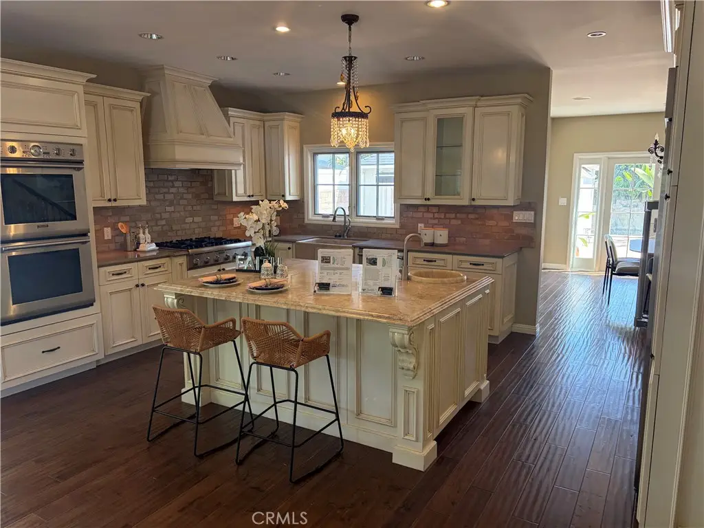 5704 Columbus, Sherman Oaks, CA 91411 - #1