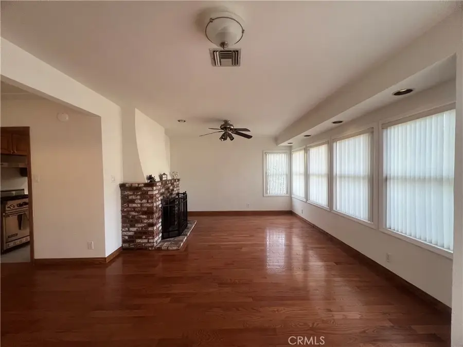 13384 Foothill Boulevard, Sylmar, CA 91342 - #3