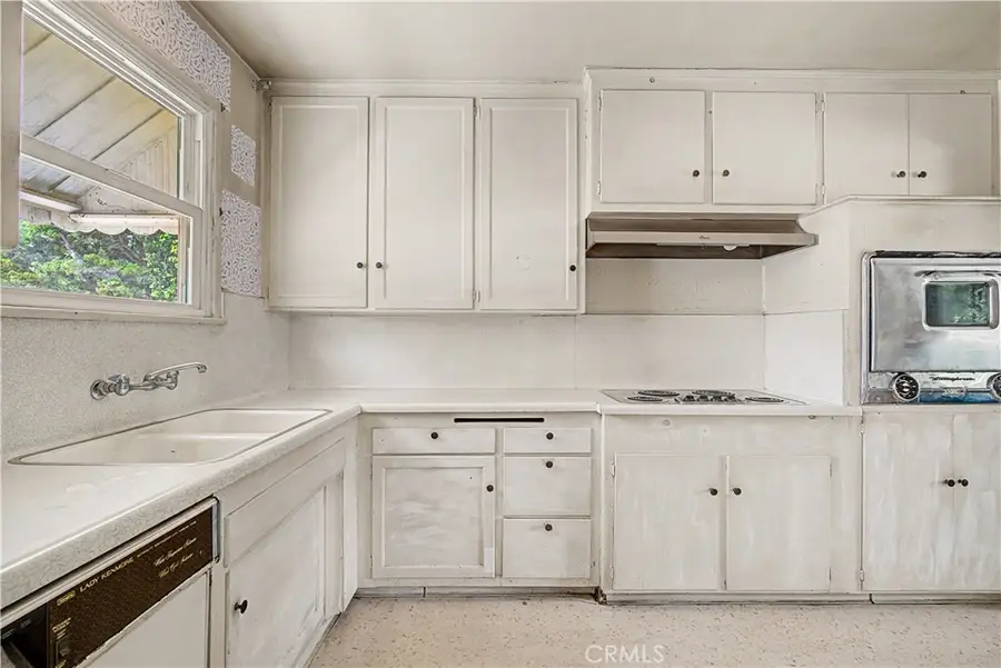 8408 Keokuk Avenue, Winnetka, CA 91306 - #3