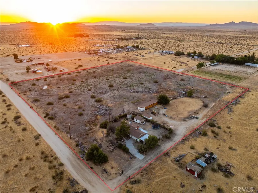 20539 E Avenue R, Palmdale, CA 93591 - #2