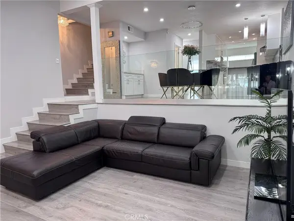 1/2 Nita, Woodland Hills, CA 91367