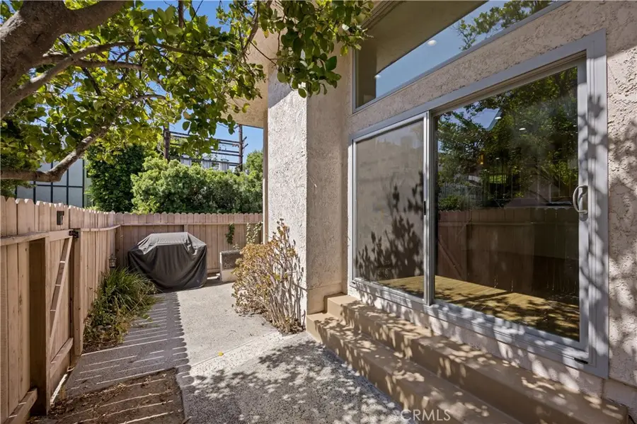 17943 Magnolia Boulevard #16, Encino, CA 91316 - #3