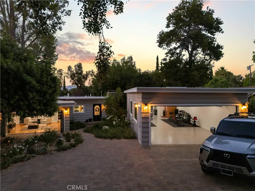 22125 Avenue Morelos, Woodland Hills, CA 91364 - #1
