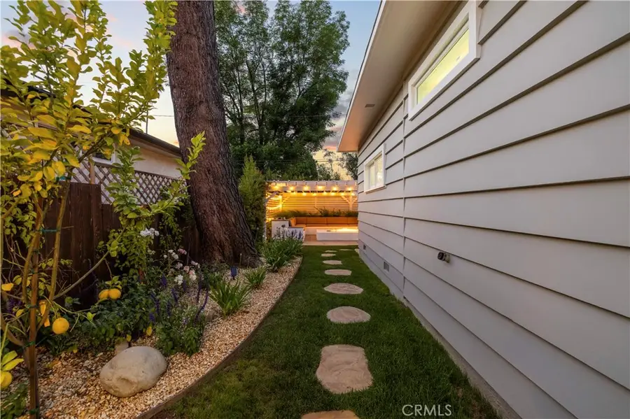 22125 Avenue Morelos, Woodland Hills, CA 91364 - #3
