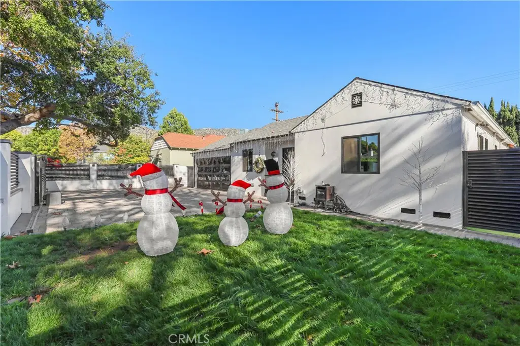 2240 N Parish, Burbank, CA 91504 - #1