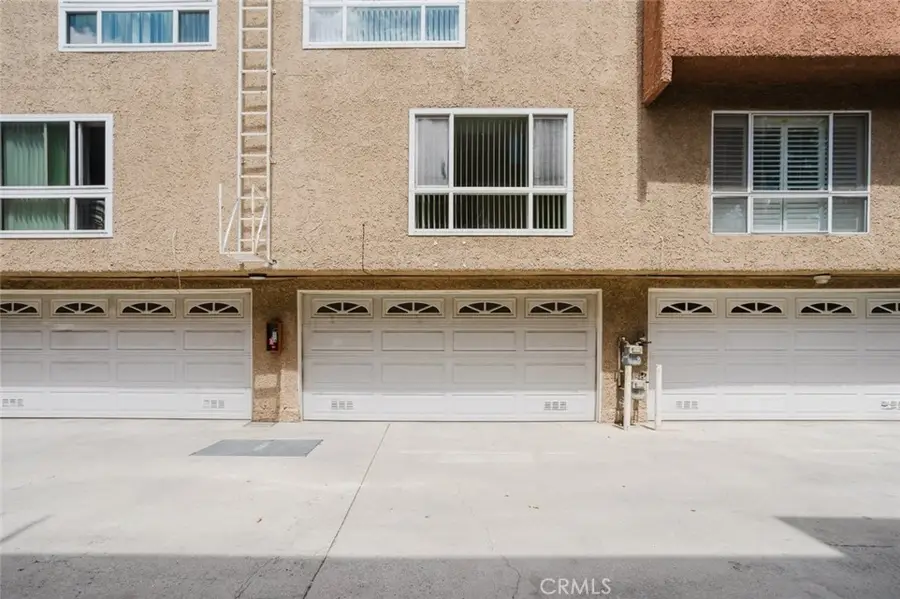7319 Hazeltine Avenue #4, Van Nuys, CA 91405 - #3