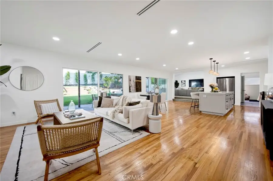 4210 Sepulveda Boulevard, Sherman Oaks, CA 91403 - #2