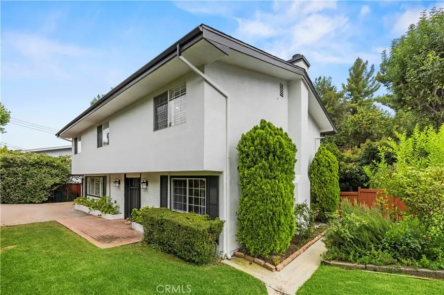 5943 Salamea Avenue, Woodland Hills, CA 91367 - #2