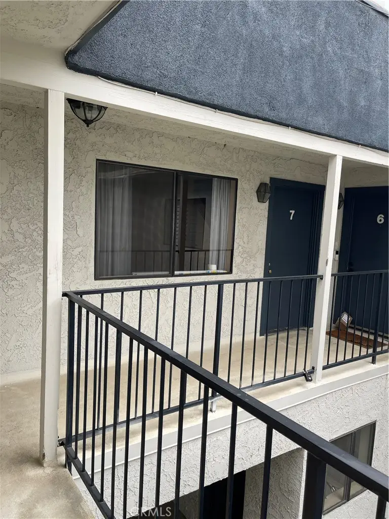 141 N Parkwood Ave #7, Pasadena, CA 91107 - #2