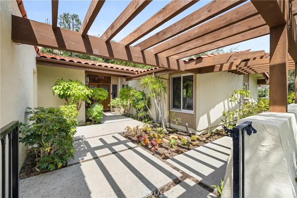 4011 Ellenita Avenue, Tarzana, CA 91356 - #1