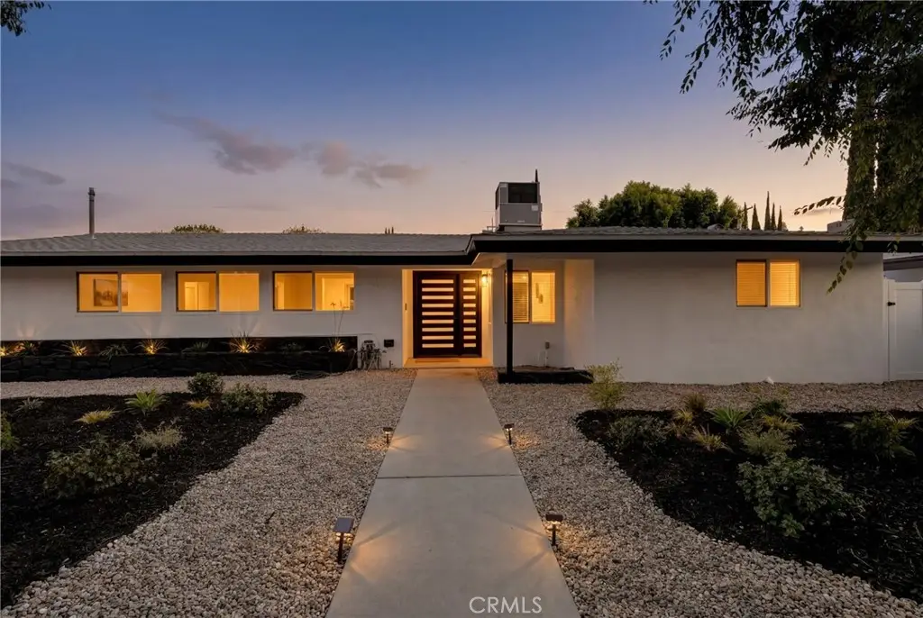 20540 Oxnard Street, Woodland Hills, CA 91367 - #1