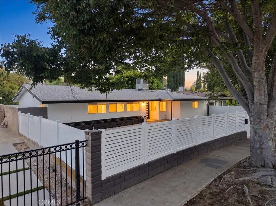 20540 Oxnard Street, Woodland Hills, CA 91367 - #3