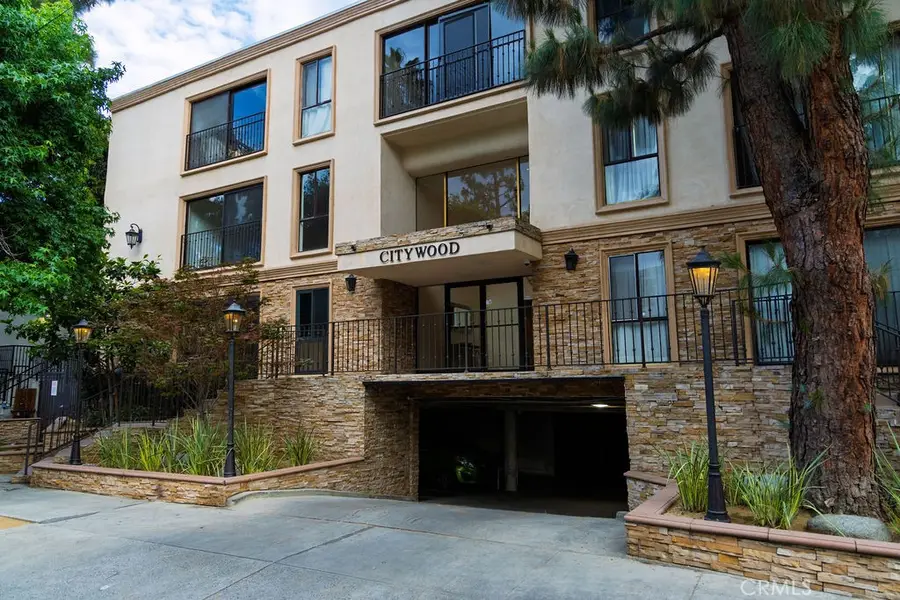 15344 Weddington Street #104, Sherman Oaks, CA 91411 - #2