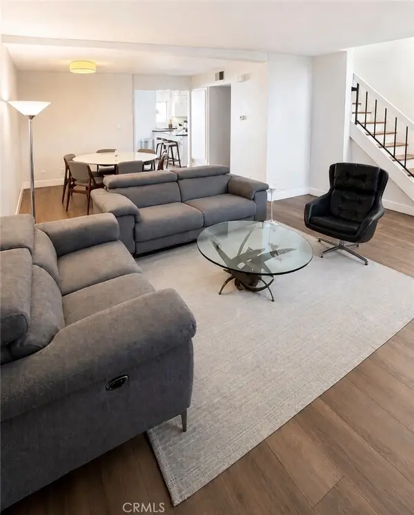 8524 De Soto, Canoga Park, CA 91304