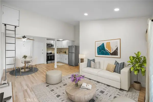21801 Roscoe #206, Canoga Park, CA 91304