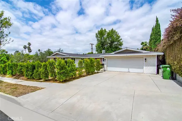 20643 Clarendon Street, Woodland Hills, CA 91367