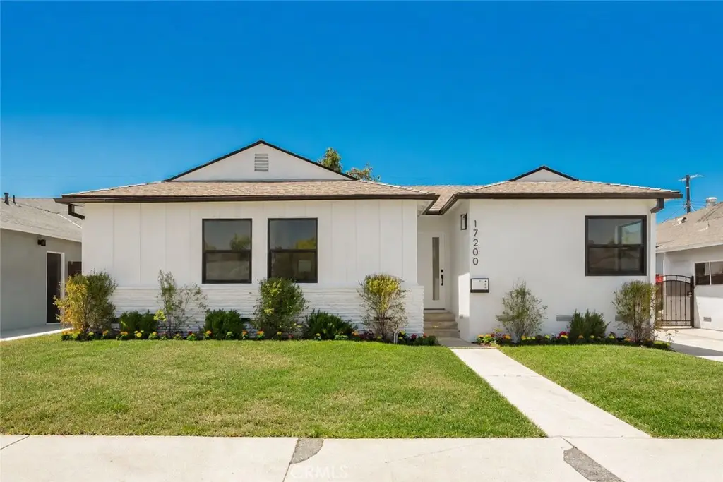 17200 Lanark Street, Lake Balboa, CA 91406 - #1