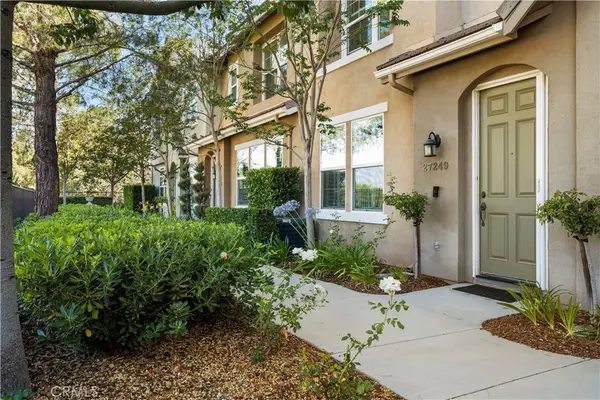 27249 Riverview Lane, Valencia, CA 91354